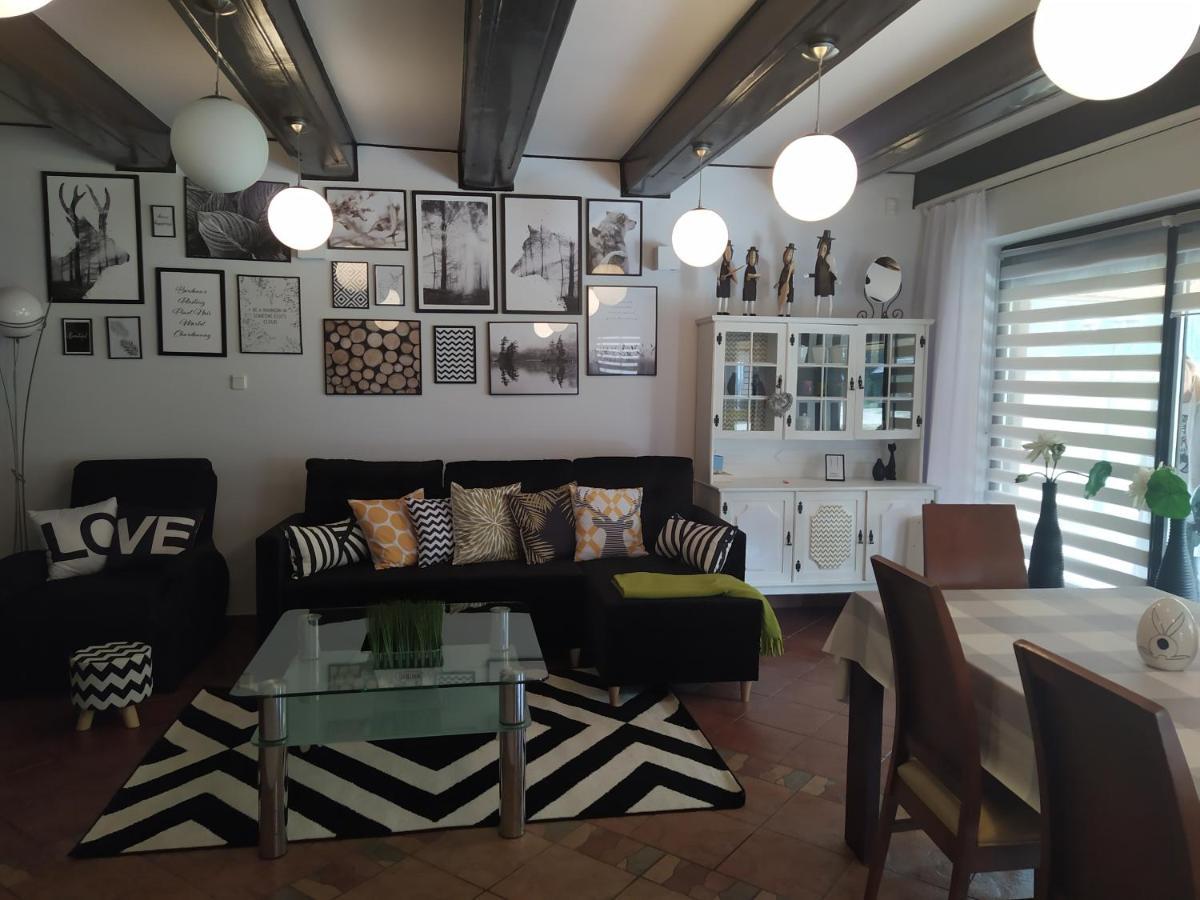 Apartamento Dom Nad Stawem Przy Lesie Burkat Exterior foto