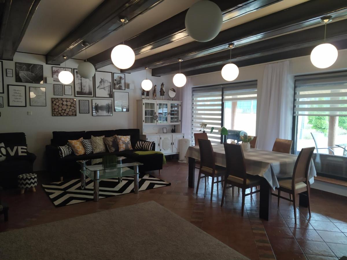 Apartamento Dom Nad Stawem Przy Lesie Burkat Exterior foto