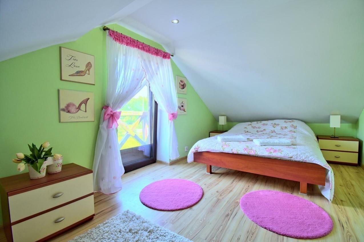 Apartamento Dom Nad Stawem Przy Lesie Burkat Exterior foto