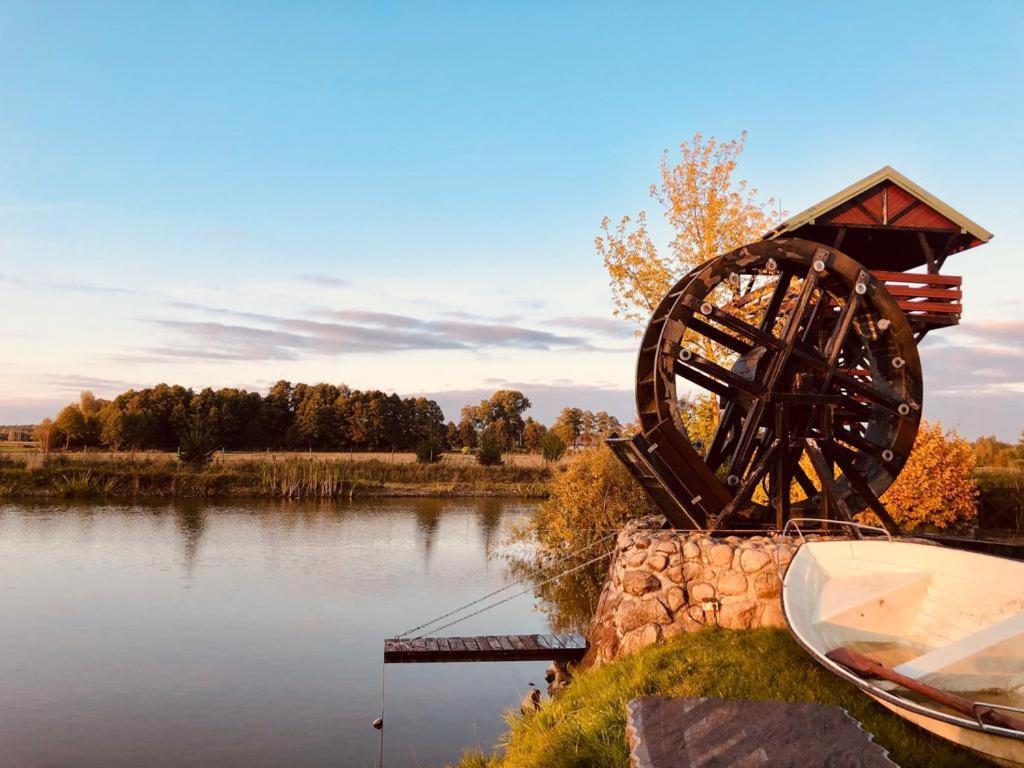 Apartamento Dom Nad Stawem Przy Lesie Burkat Exterior foto